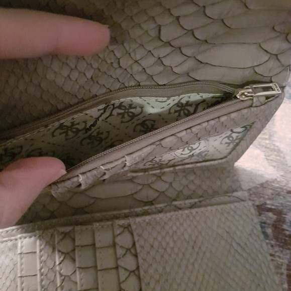 Handbag and wallet - Picture 15 of 15